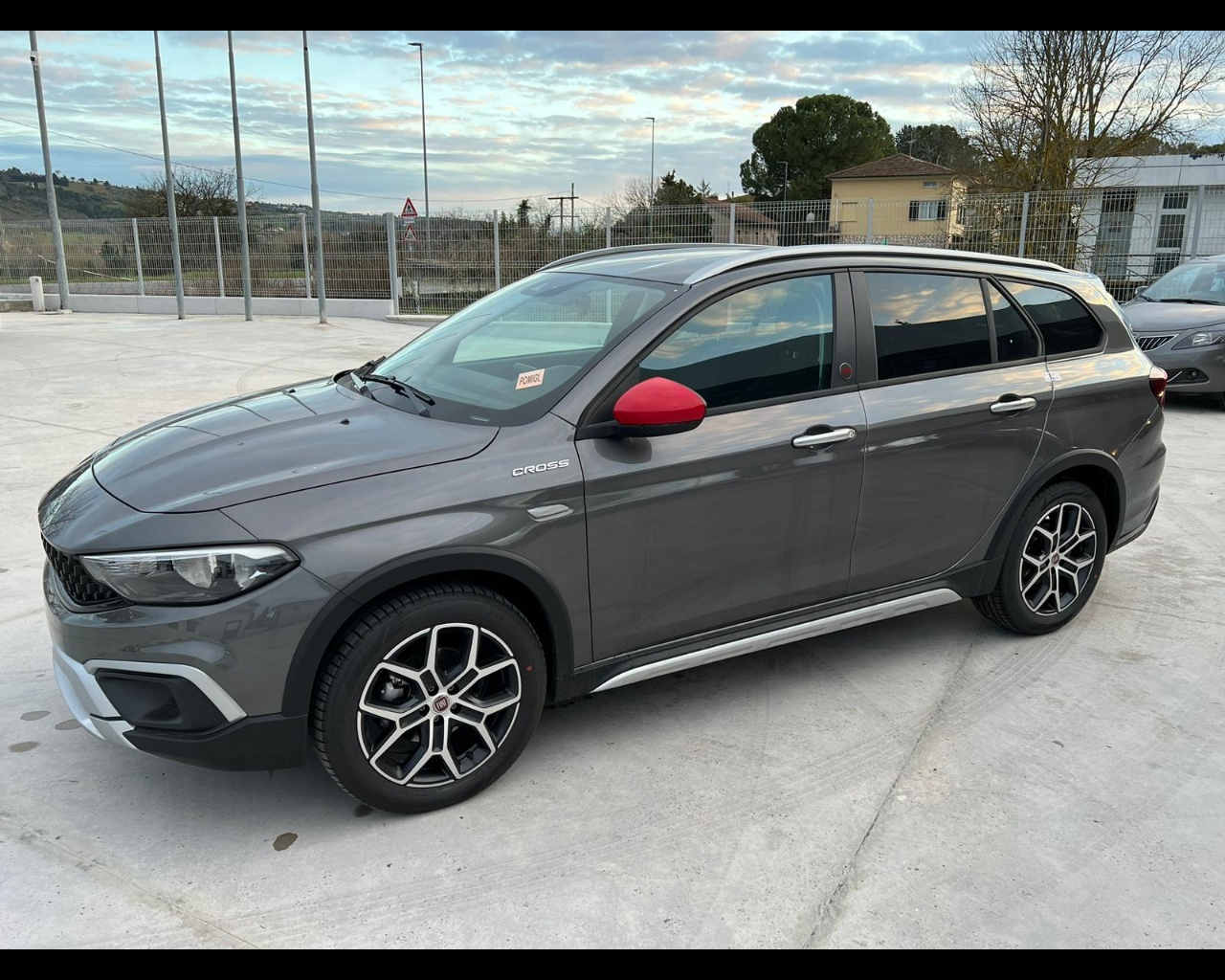 FIAT                 Tipo (2015-->)                           Tipo 1.5 Hybrid DCT SW Red                                  